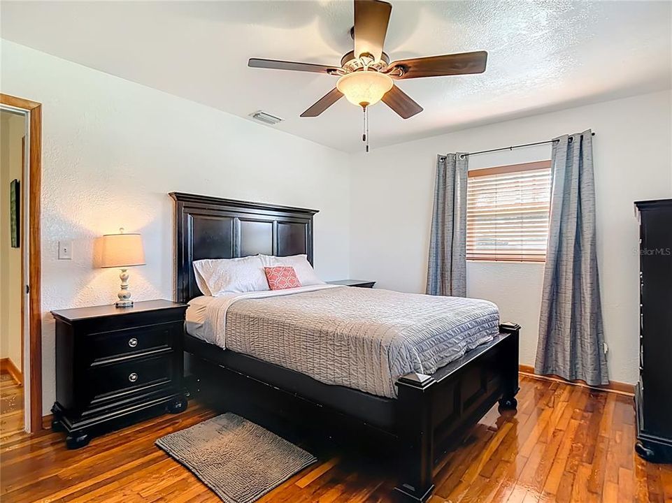 For Sale: $300,000 (3 beds, 1 baths, 1212 Square Feet)