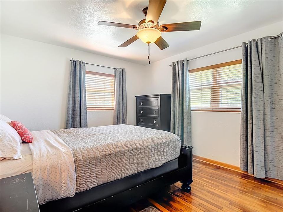 For Sale: $300,000 (3 beds, 1 baths, 1212 Square Feet)