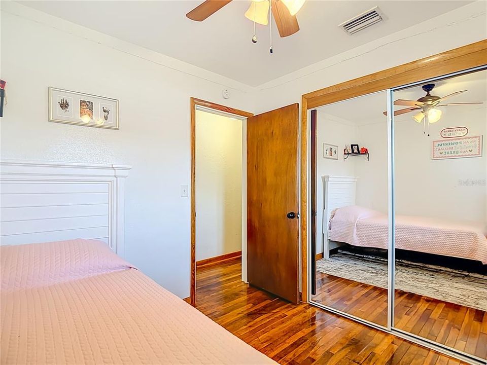 For Sale: $300,000 (3 beds, 1 baths, 1212 Square Feet)