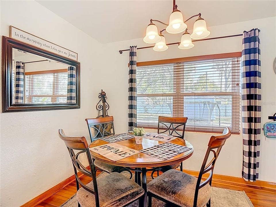 For Sale: $300,000 (3 beds, 1 baths, 1212 Square Feet)