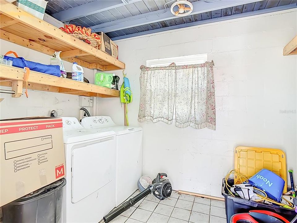 For Sale: $300,000 (3 beds, 1 baths, 1212 Square Feet)