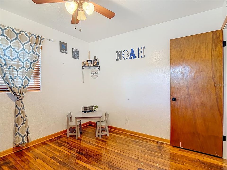 For Sale: $300,000 (3 beds, 1 baths, 1212 Square Feet)