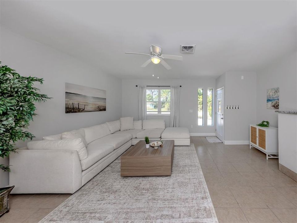 На продажу: $425,000 (3 спален, 2 ванн, 1585 Квадратных фут)