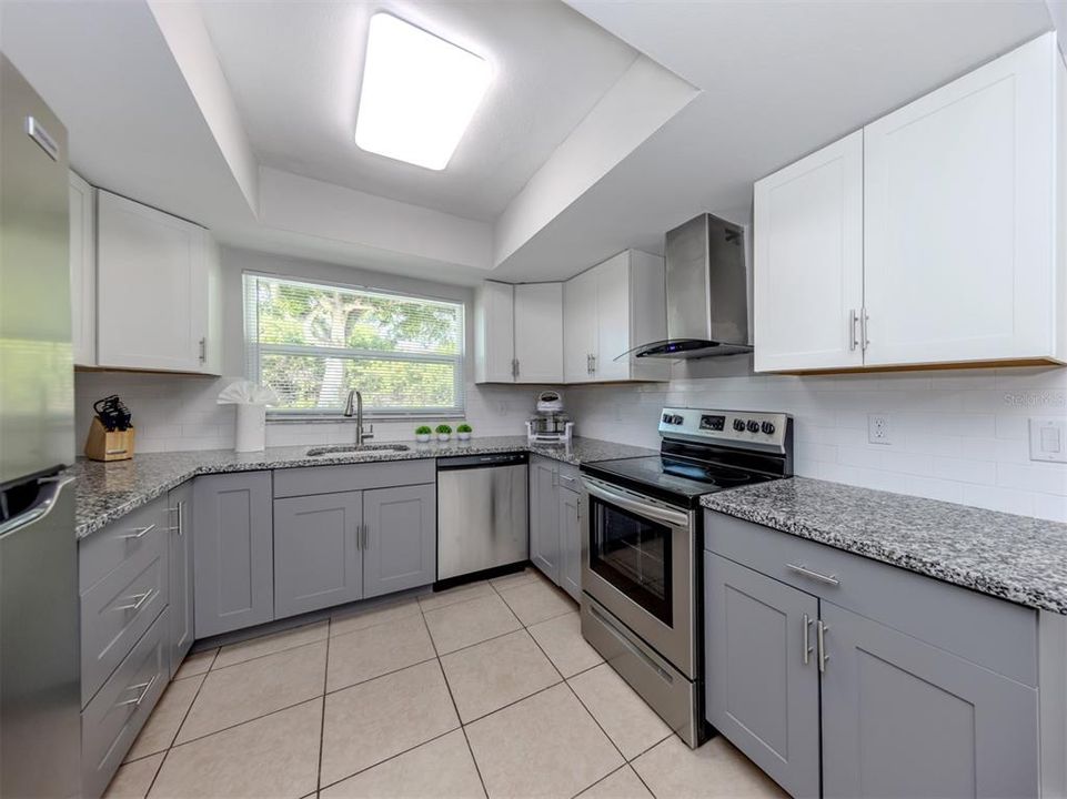 На продажу: $425,000 (3 спален, 2 ванн, 1585 Квадратных фут)