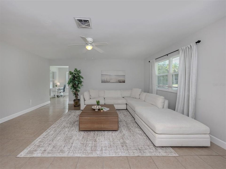 На продажу: $425,000 (3 спален, 2 ванн, 1585 Квадратных фут)