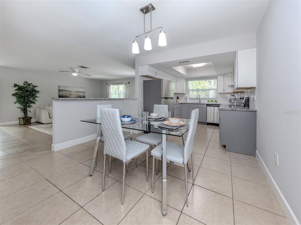 На продажу: $425,000 (3 спален, 2 ванн, 1585 Квадратных фут)