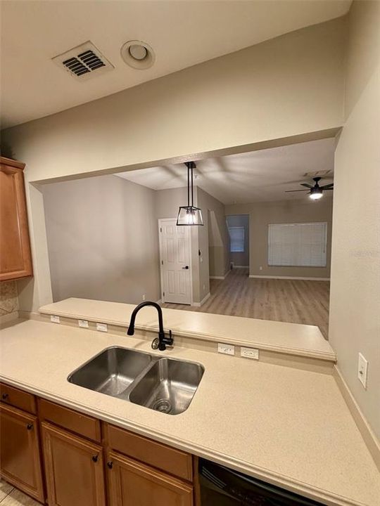 En Renta: $2,877 (3 camas, 2 baños, 1827 Pies cuadrados)