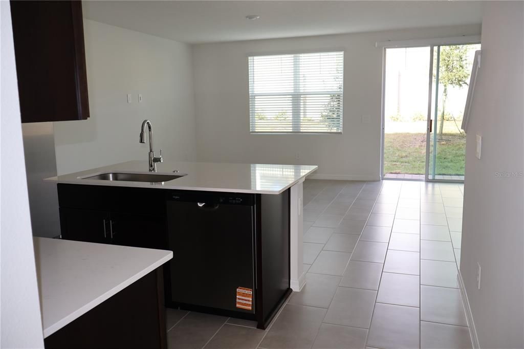 В аренду: $2,200 (3 спален, 2 ванн, 1485 Квадратных фут)