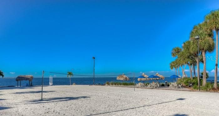 待售: $240,000 (1 贝兹, 1 浴室, 516 平方英尺)