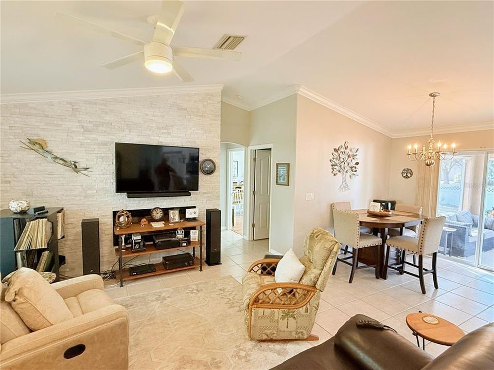 待售: $280,000 (3 贝兹, 2 浴室, 1241 平方英尺)