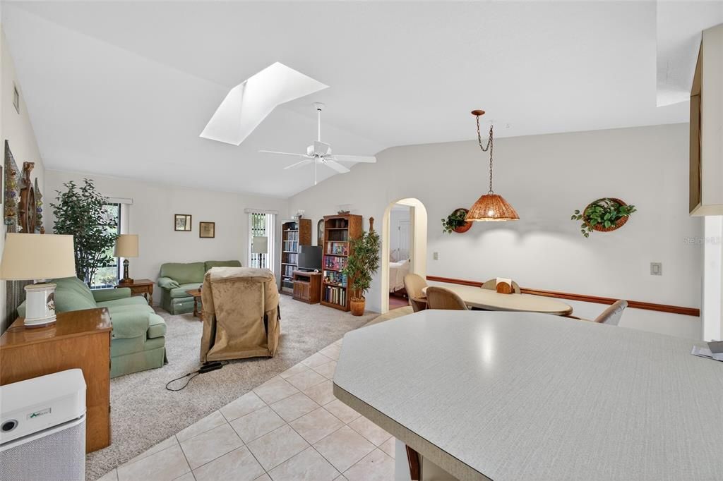 En Venta: $425,000 (3 camas, 2 baños, 2089 Pies cuadrados)