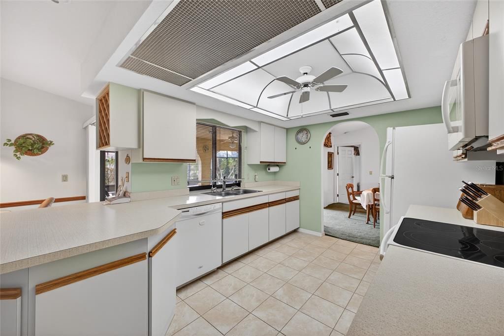 En Venta: $425,000 (3 camas, 2 baños, 2089 Pies cuadrados)