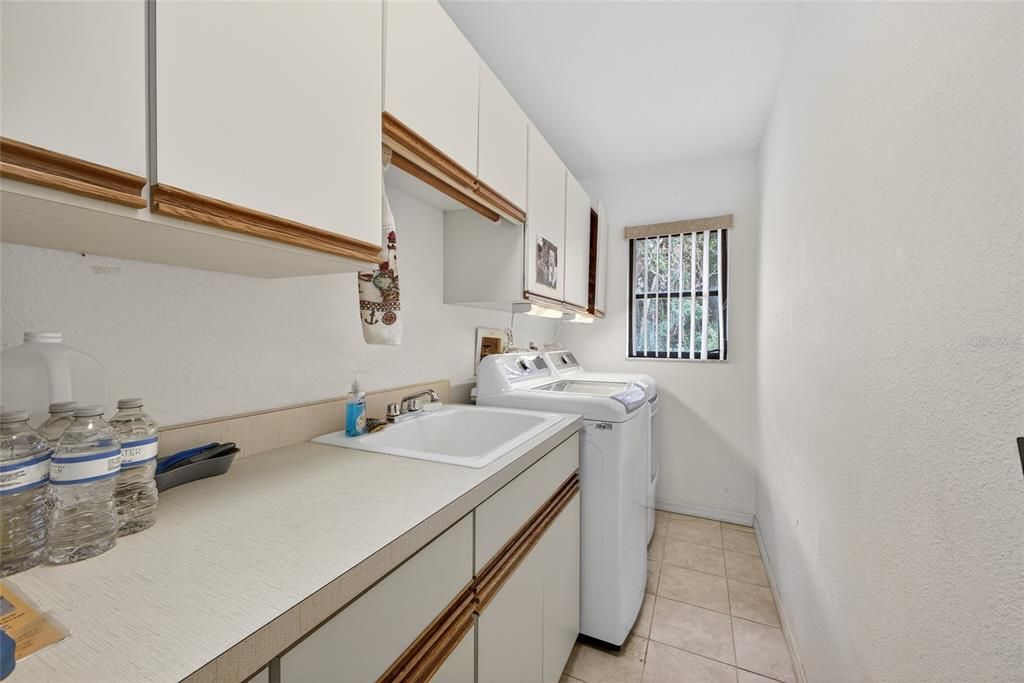 En Venta: $425,000 (3 camas, 2 baños, 2089 Pies cuadrados)