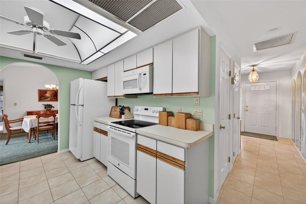 En Venta: $425,000 (3 camas, 2 baños, 2089 Pies cuadrados)