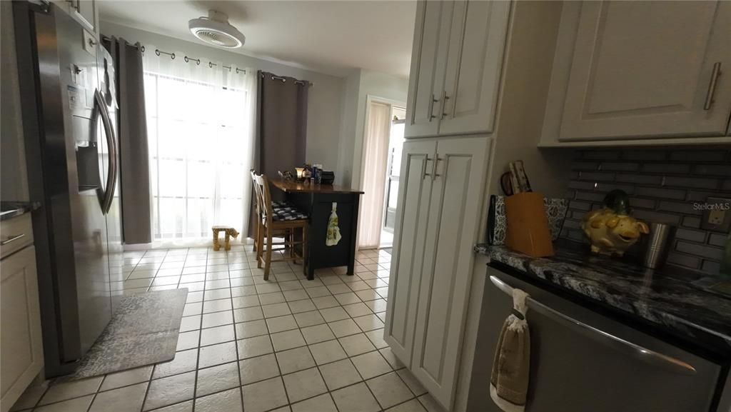 На продажу: $299,000 (2 спален, 2 ванн, 1235 Квадратных фут)