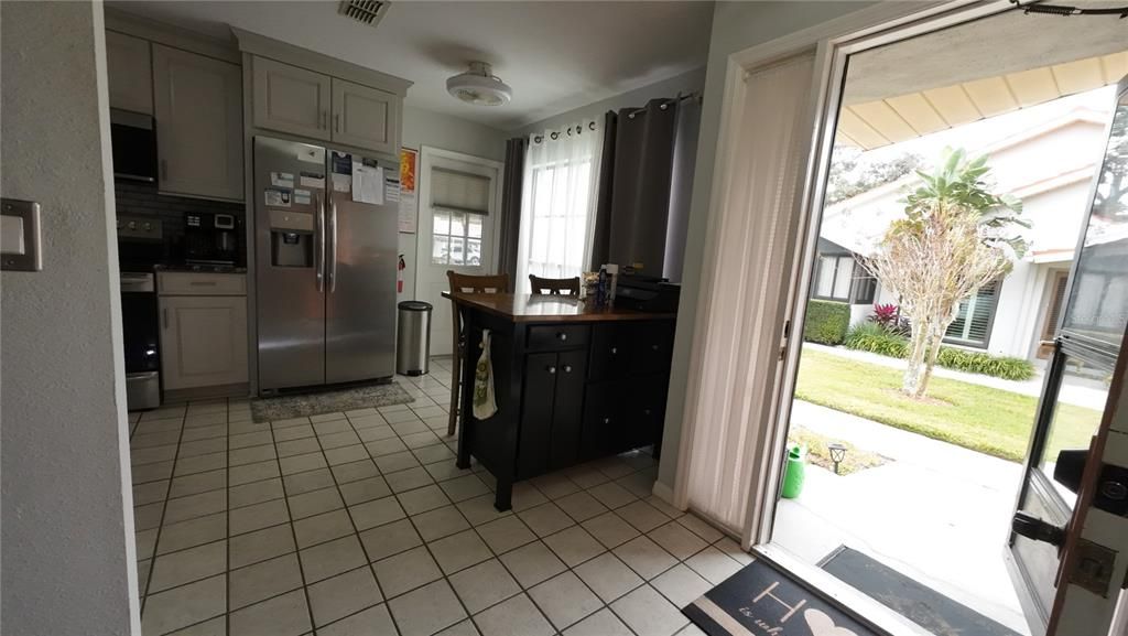 На продажу: $299,000 (2 спален, 2 ванн, 1235 Квадратных фут)