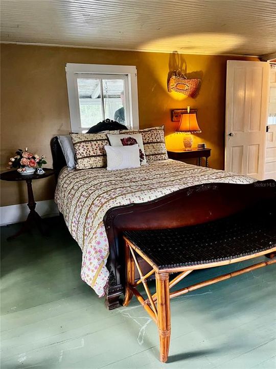 For Sale: $499,900 (4 beds, 2 baths, 2592 Square Feet)