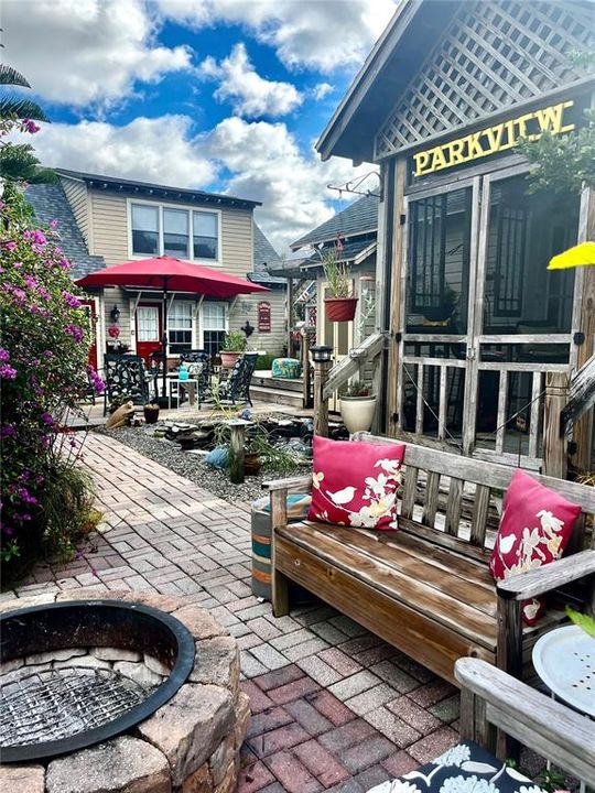 For Sale: $499,900 (4 beds, 2 baths, 2592 Square Feet)