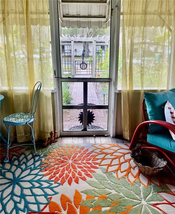 For Sale: $499,900 (4 beds, 2 baths, 2592 Square Feet)