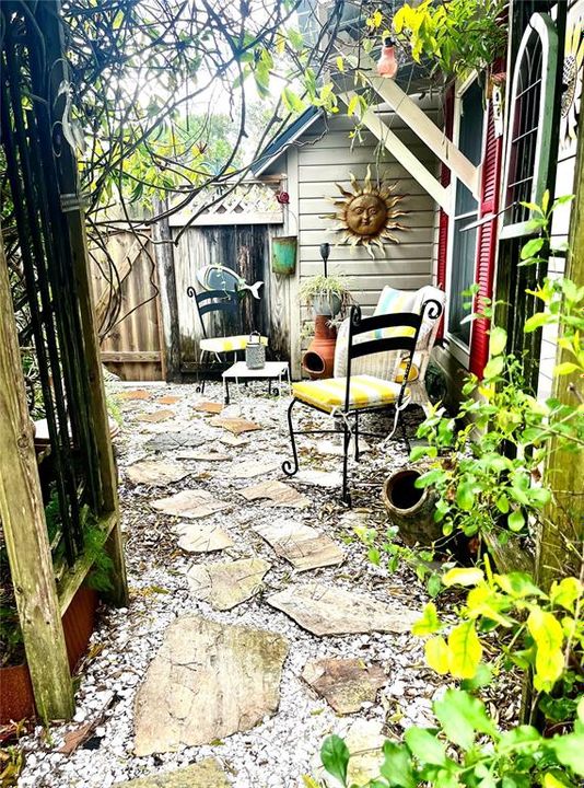 For Sale: $499,900 (4 beds, 2 baths, 2592 Square Feet)