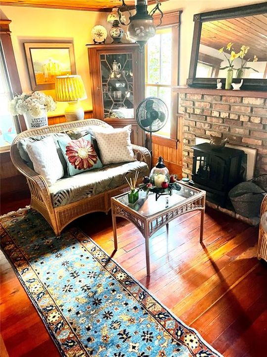 For Sale: $499,900 (4 beds, 2 baths, 2592 Square Feet)