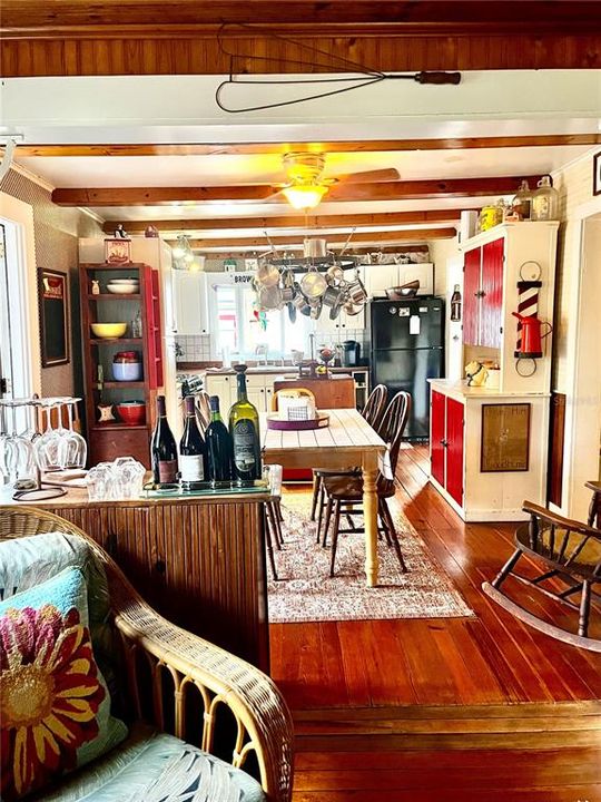 For Sale: $499,900 (4 beds, 2 baths, 2592 Square Feet)