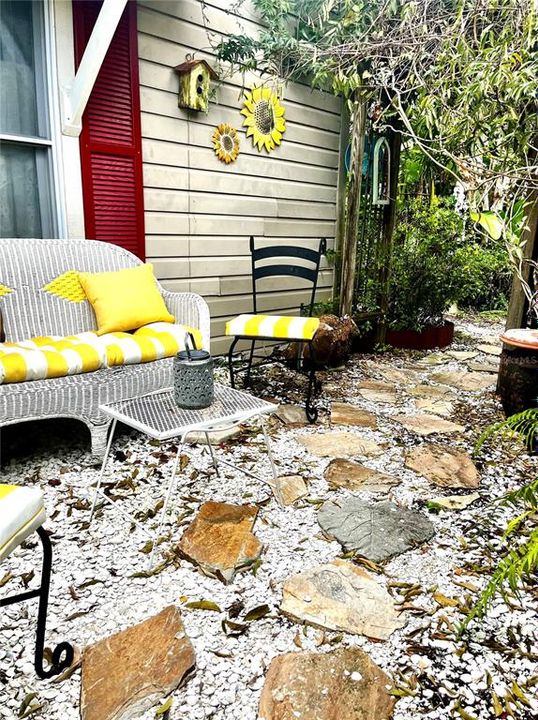 For Sale: $499,900 (4 beds, 2 baths, 2592 Square Feet)