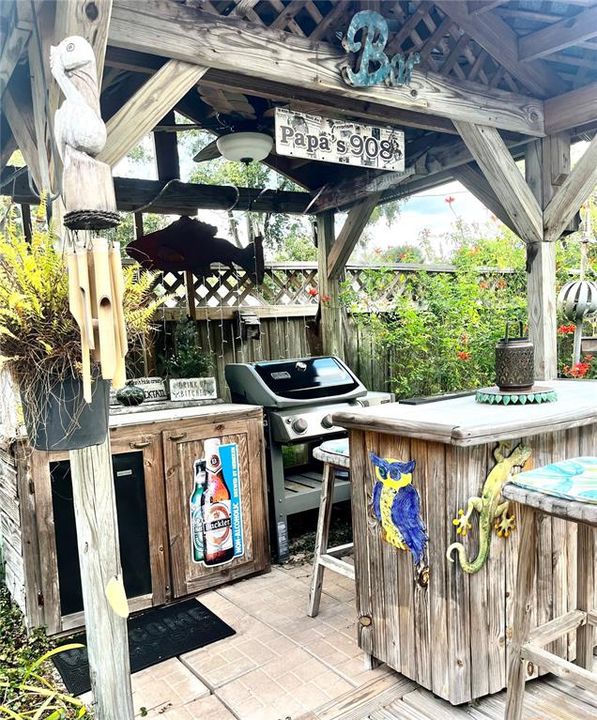 For Sale: $499,900 (4 beds, 2 baths, 2592 Square Feet)