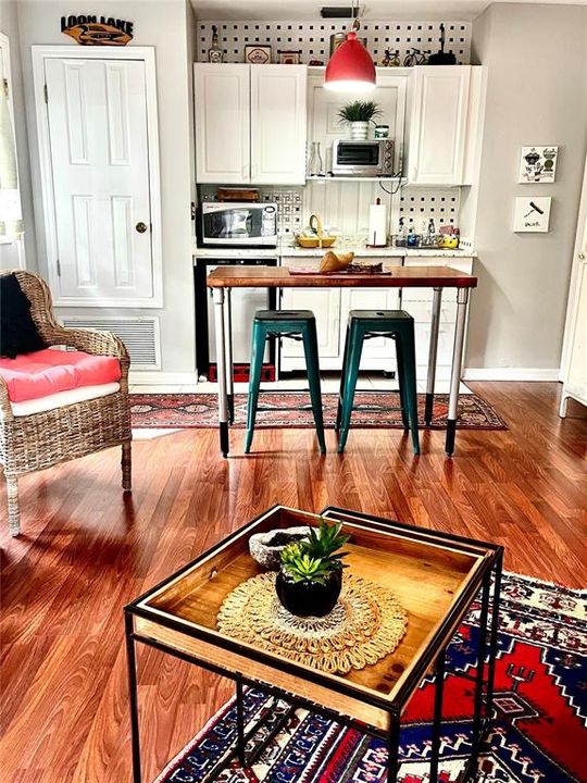 For Sale: $499,900 (4 beds, 2 baths, 2592 Square Feet)