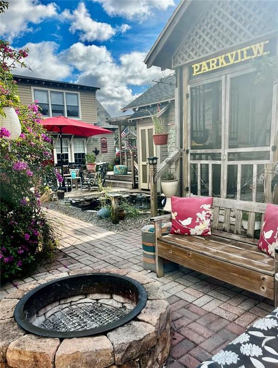 For Sale: $499,900 (4 beds, 2 baths, 2592 Square Feet)