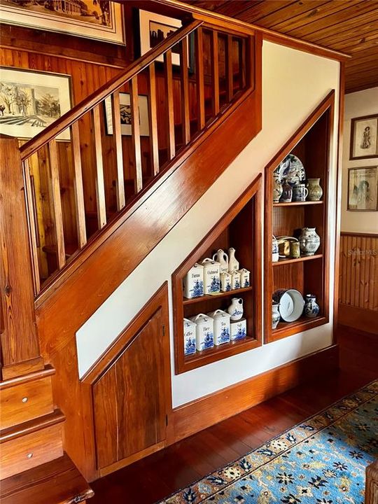 For Sale: $499,900 (4 beds, 2 baths, 2592 Square Feet)