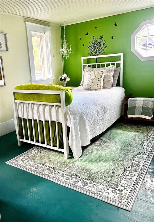 For Sale: $499,900 (4 beds, 2 baths, 2592 Square Feet)