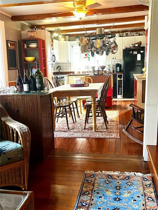 For Sale: $499,900 (4 beds, 2 baths, 2592 Square Feet)