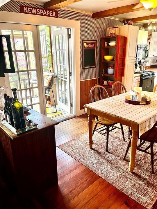 For Sale: $499,900 (4 beds, 2 baths, 2592 Square Feet)