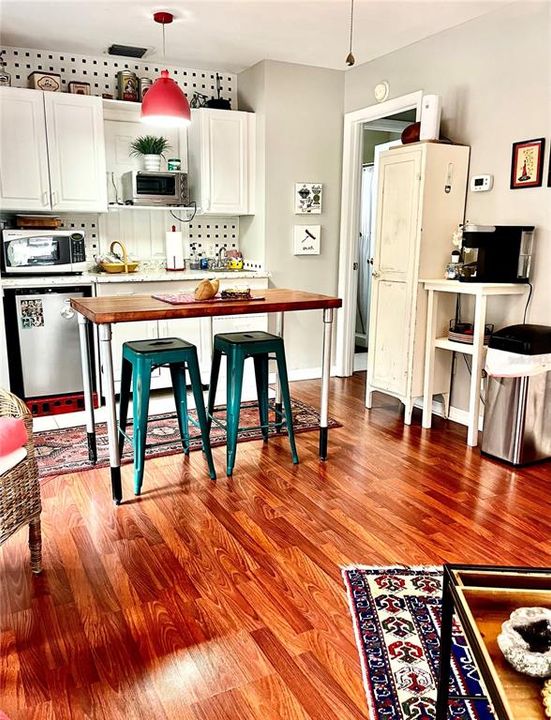 For Sale: $499,900 (4 beds, 2 baths, 2592 Square Feet)