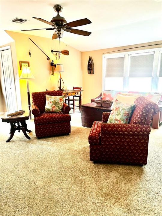 For Sale: $499,900 (4 beds, 2 baths, 2592 Square Feet)