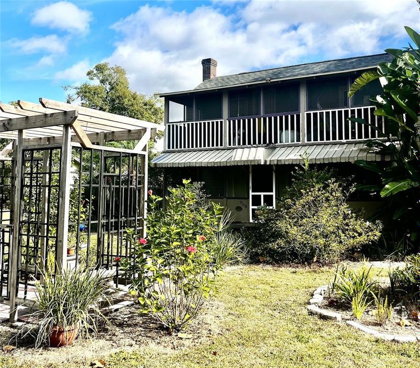 For Sale: $499,900 (4 beds, 2 baths, 2592 Square Feet)