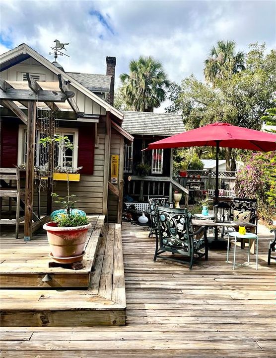 For Sale: $499,900 (4 beds, 2 baths, 2592 Square Feet)