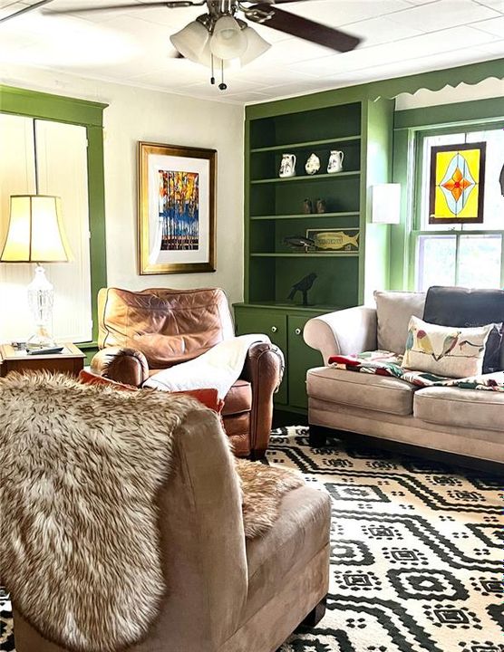 For Sale: $499,900 (4 beds, 2 baths, 2592 Square Feet)