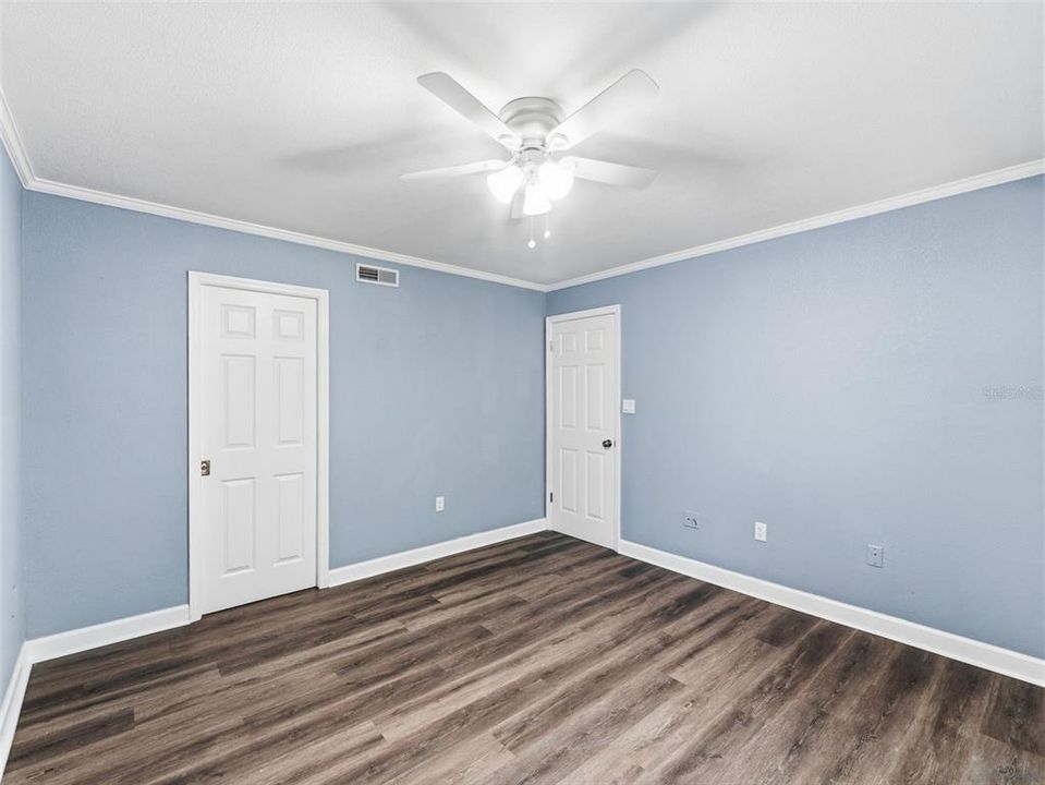 待售: $220,000 (2 贝兹, 2 浴室, 1050 平方英尺)