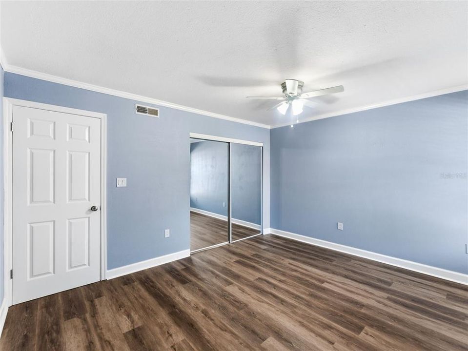 待售: $220,000 (2 贝兹, 2 浴室, 1050 平方英尺)