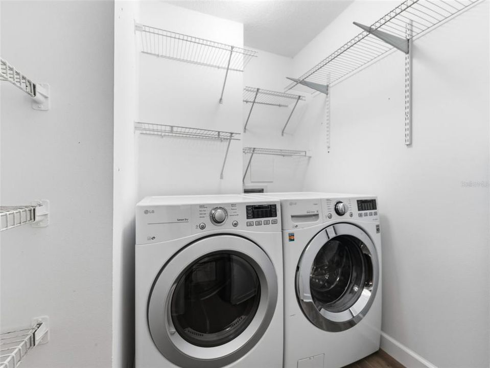 待售: $220,000 (2 贝兹, 2 浴室, 1050 平方英尺)