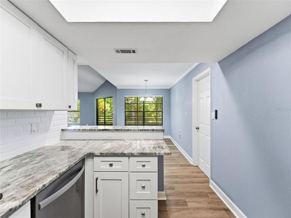 待售: $220,000 (2 贝兹, 2 浴室, 1050 平方英尺)