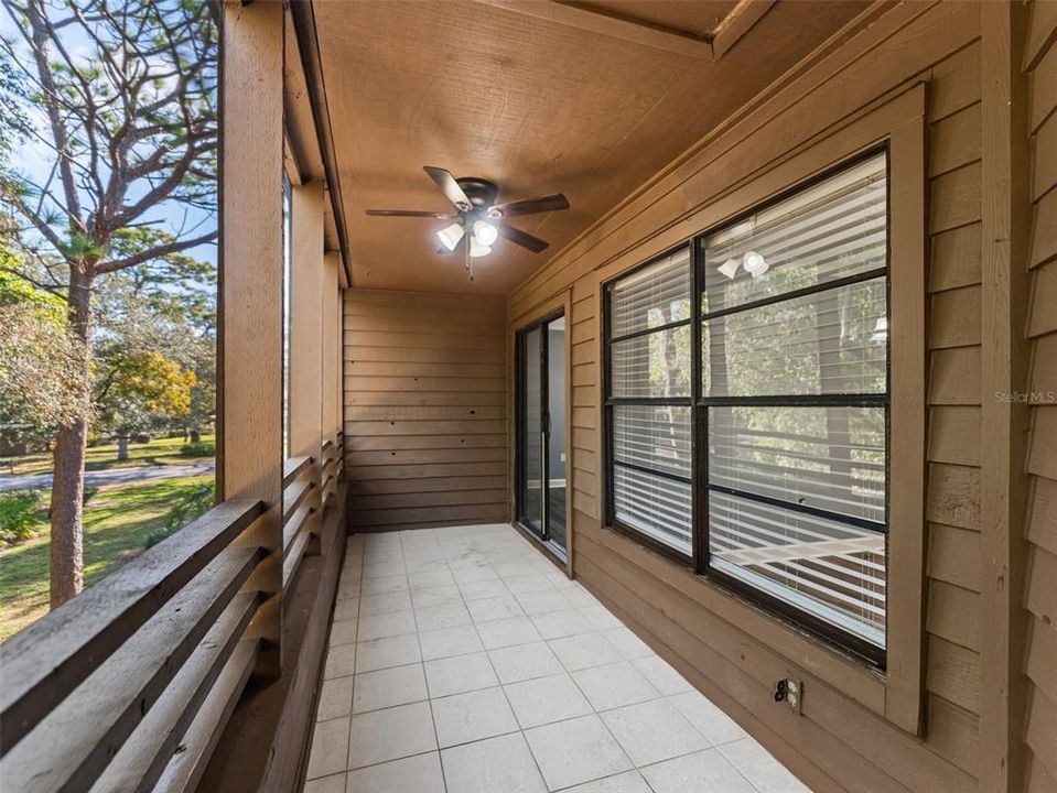 待售: $220,000 (2 贝兹, 2 浴室, 1050 平方英尺)