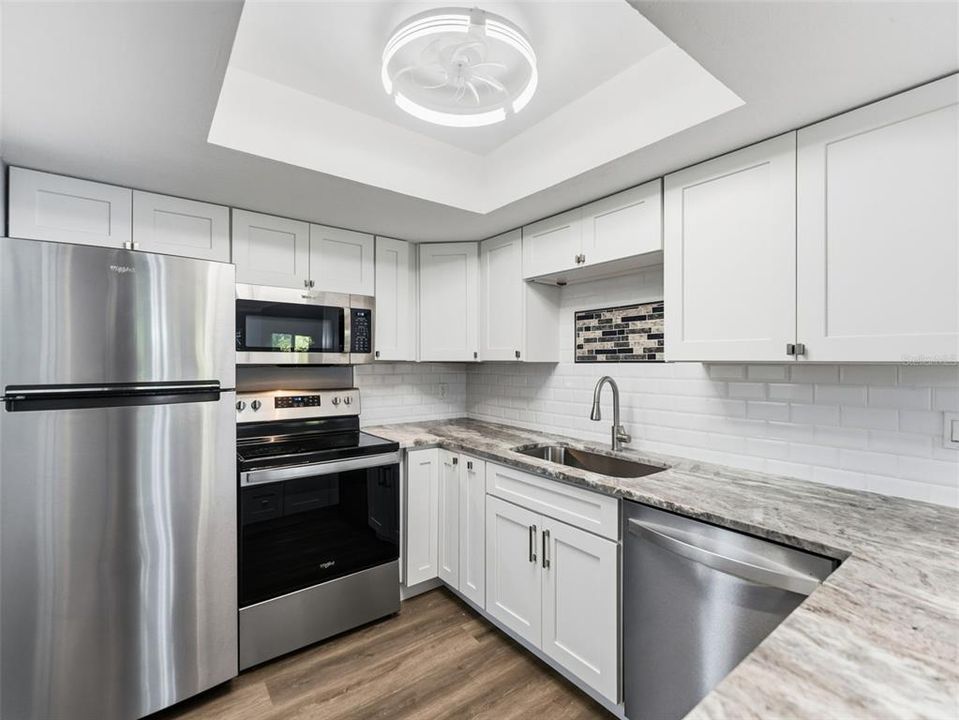 待售: $220,000 (2 贝兹, 2 浴室, 1050 平方英尺)