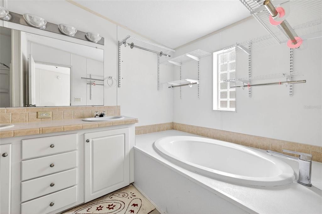 待售: $195,000 (3 贝兹, 2 浴室, 1294 平方英尺)