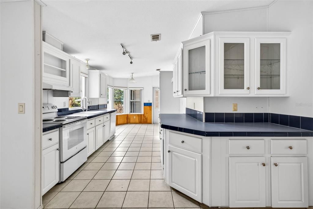 待售: $195,000 (3 贝兹, 2 浴室, 1294 平方英尺)