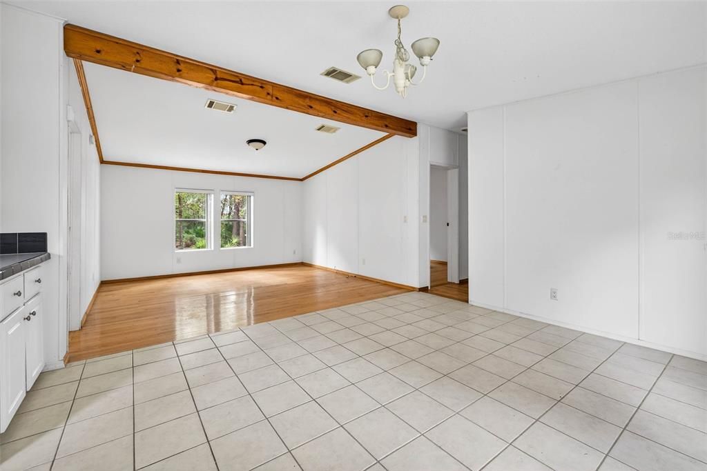 待售: $195,000 (3 贝兹, 2 浴室, 1294 平方英尺)