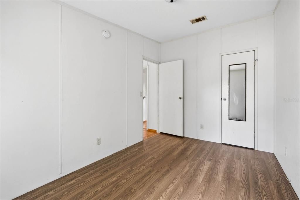 待售: $195,000 (3 贝兹, 2 浴室, 1294 平方英尺)