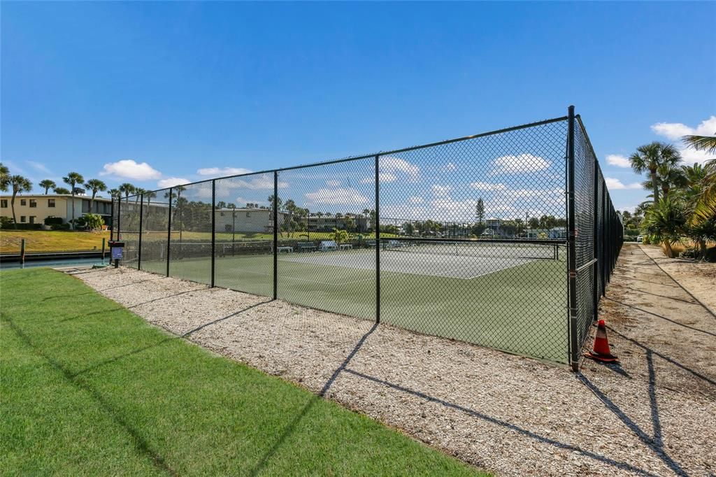 待售: $690,000 (2 贝兹, 2 浴室, 1377 平方英尺)